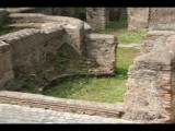 00372 ostia - regio ii - insula ii - terme dei cisiarii (ii,ii,3) - frigidarium (2, c) - becken (3) auf der rechten seite.jpg